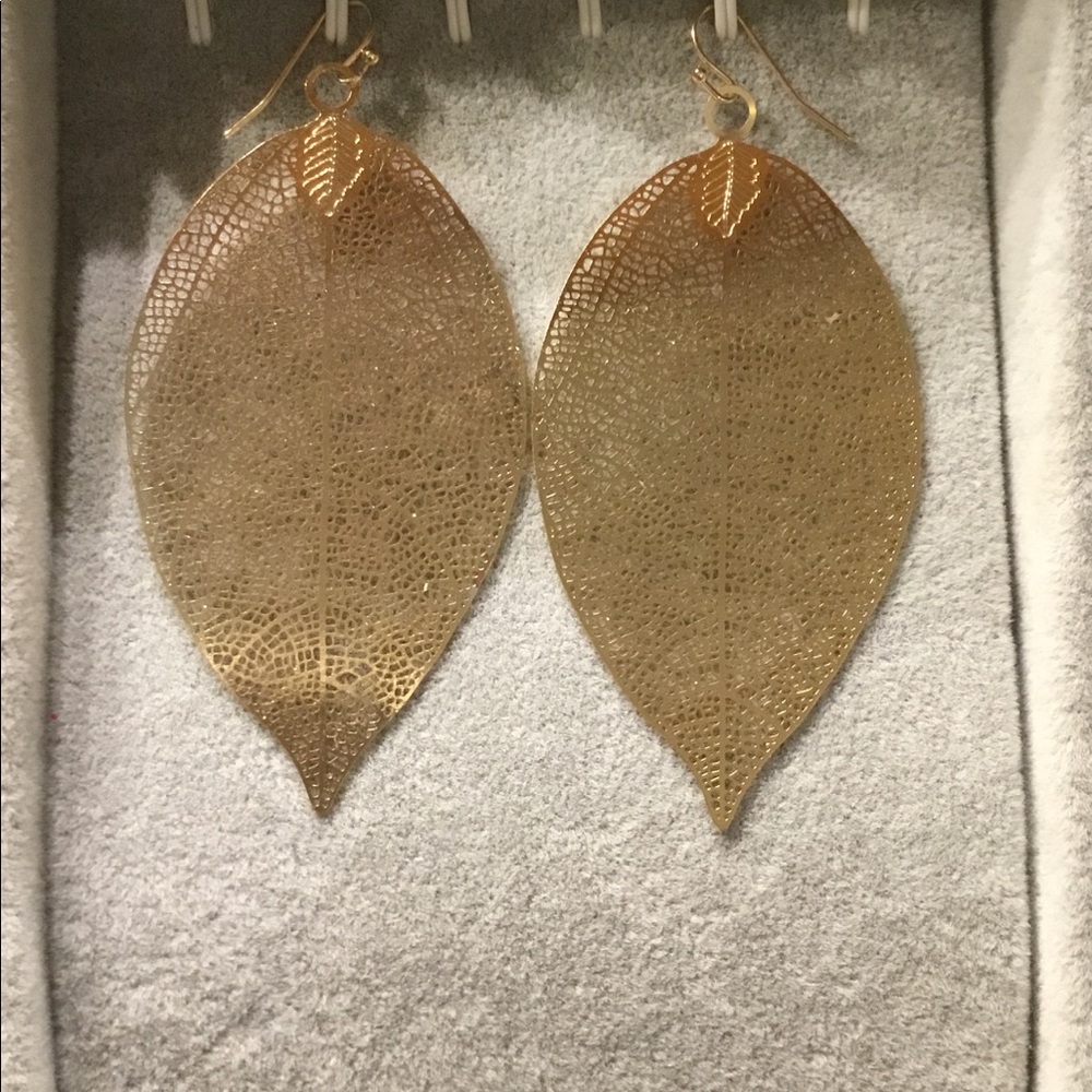 LAST ONE CL🛑 Gold Leaf Earrings - Picture 4 of 5